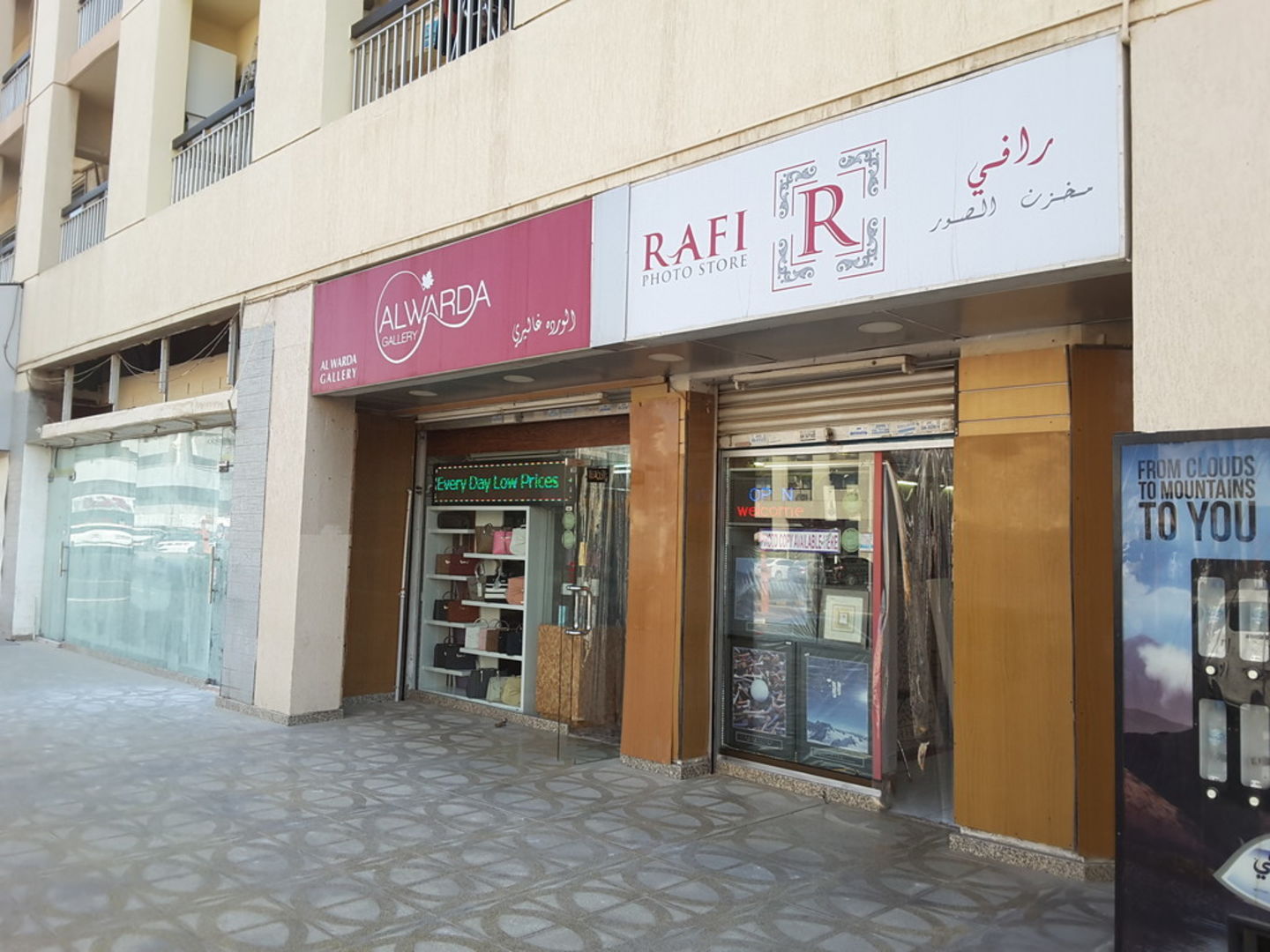 HiDubai-business-al-warda-gallery-shopping-souvenirs-gifts-al-karama-dubai-2