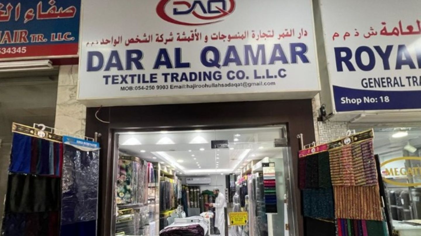 HiDubai-business-dar-al-qamar-textile-trading-shopping-apparel-meena-bazar-al-souq-al-kabeer-dubai