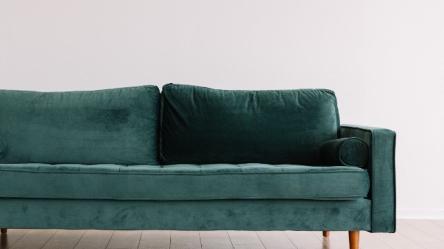 HiDubai-business-shams-al-wadi-used-furniture-trading-shopping-furniture-decor-naif-dubai