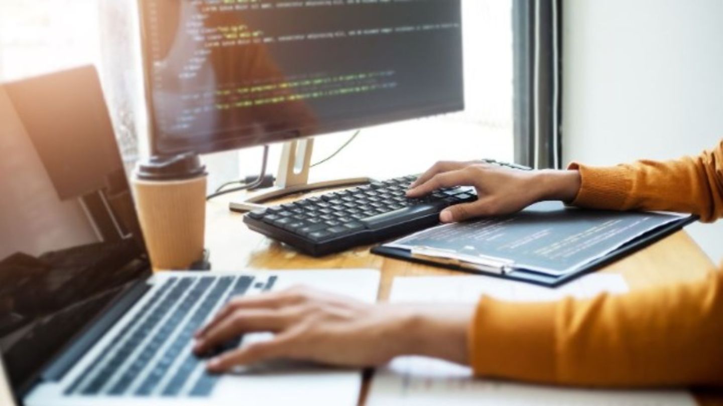 HiDubai-business-regal-computer-trading-shopping-consumer-electronics-al-fahidi-al-souq-al-kabeer-dubai-1