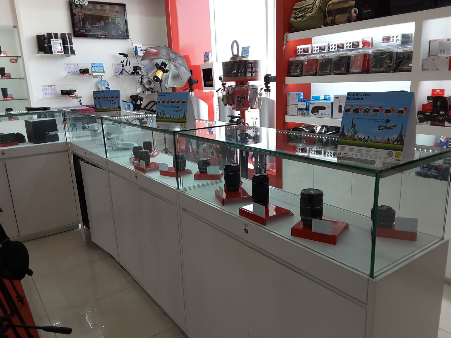 HiDubai-business-national-store-shopping-consumer-electronics-al-bada-dubai-2