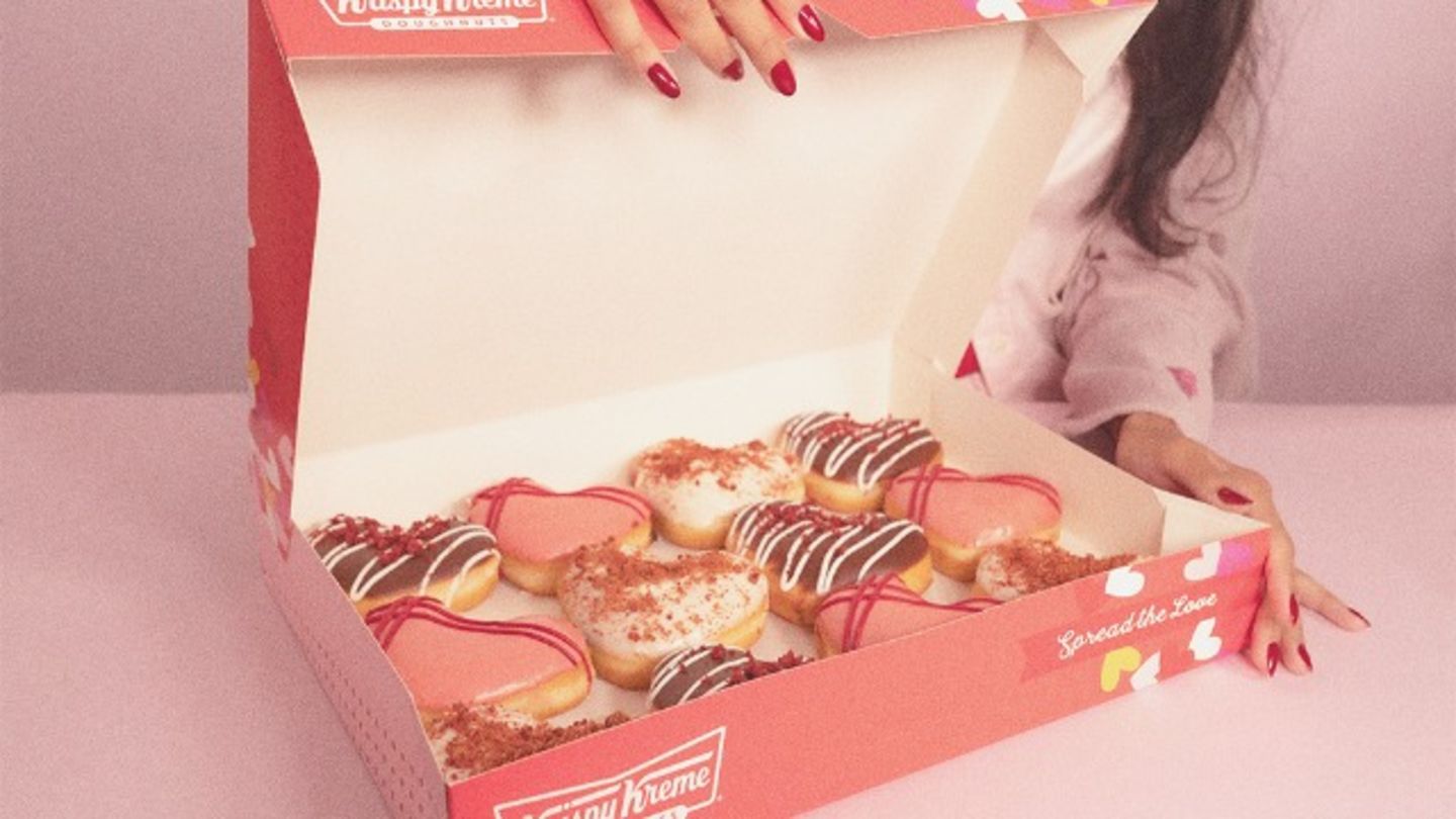 HiDubai-business-krispy-kreme-food-beverage-bakeries-desserts-sweets-al-yalayis-2-dubai