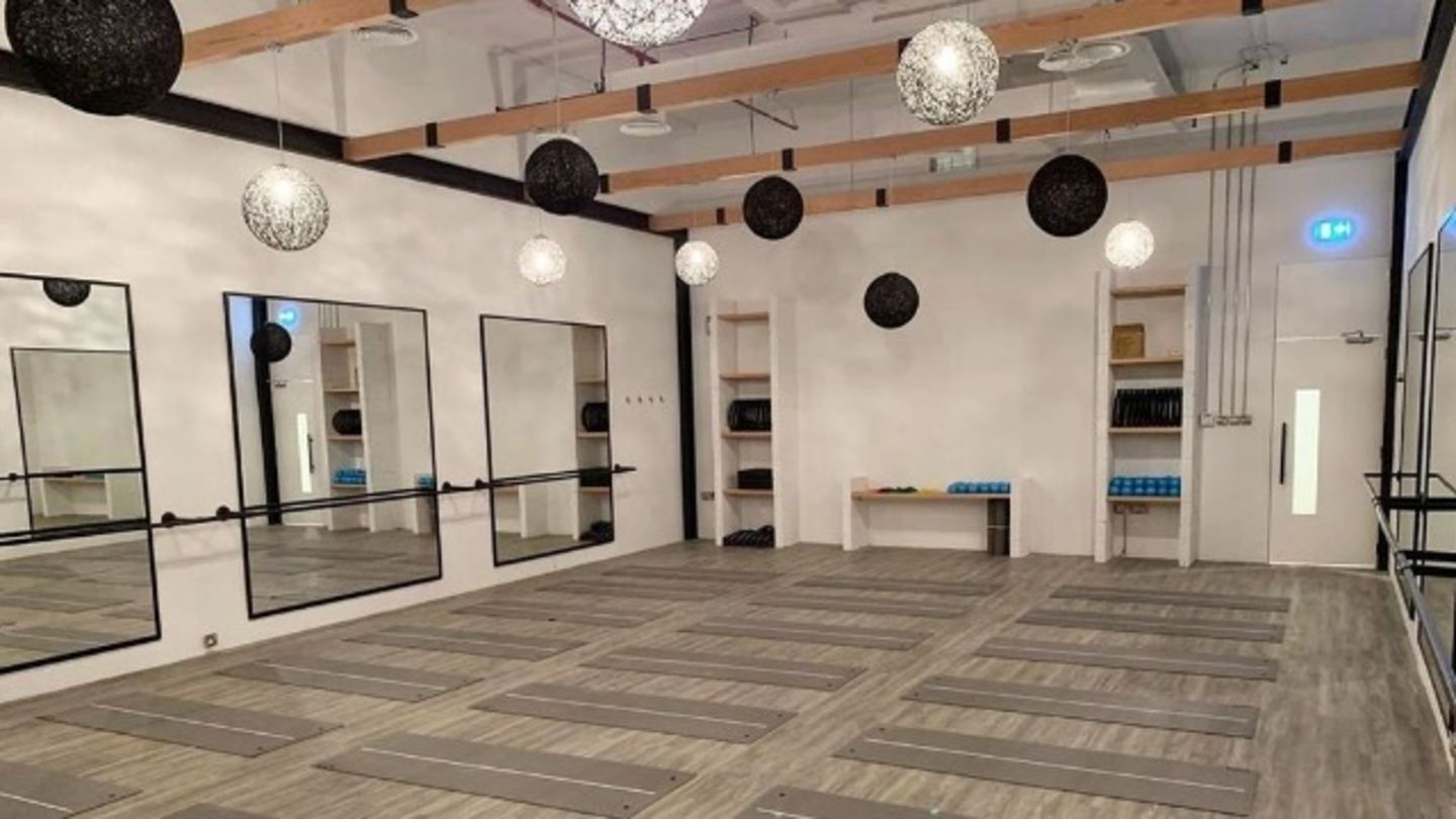 HiDubai-business-o-o-m-o-fitness-studio-sports-fitness-gyms-fitness-centres-pools-al-safa-1-dubai