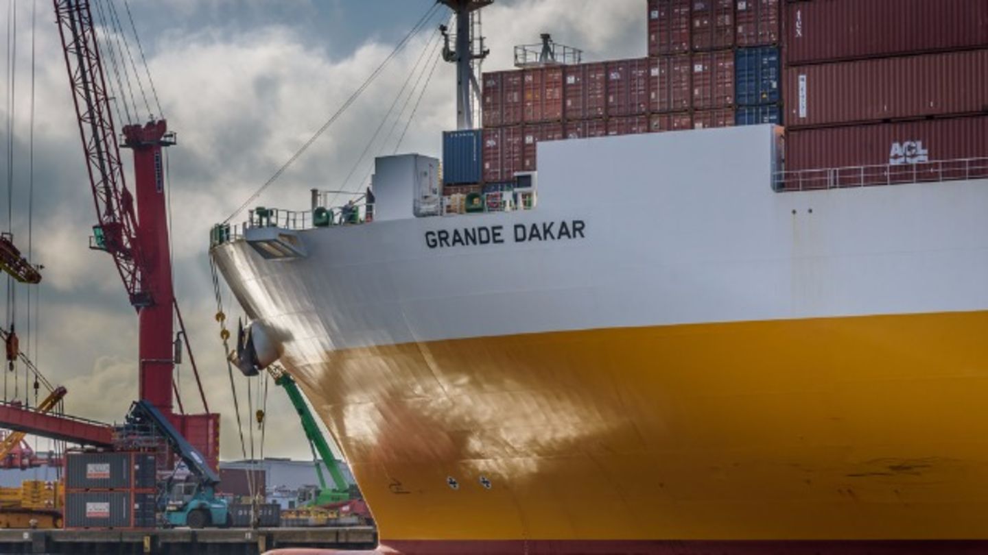 Jumbo Line Shipping Agency(Sea Cargo Services) in Baniyas Square, Dubai