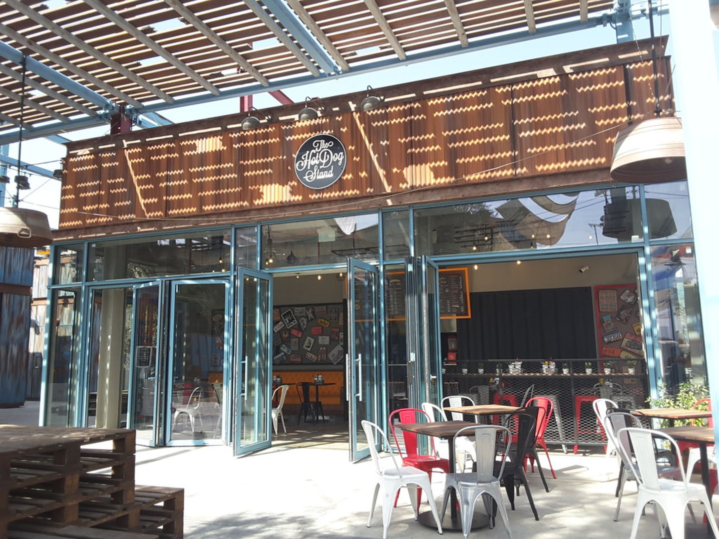 HiDubai-business-the-hot-dog-stand-food-beverage-restaurants-bars-jumeirah-1-dubai-2