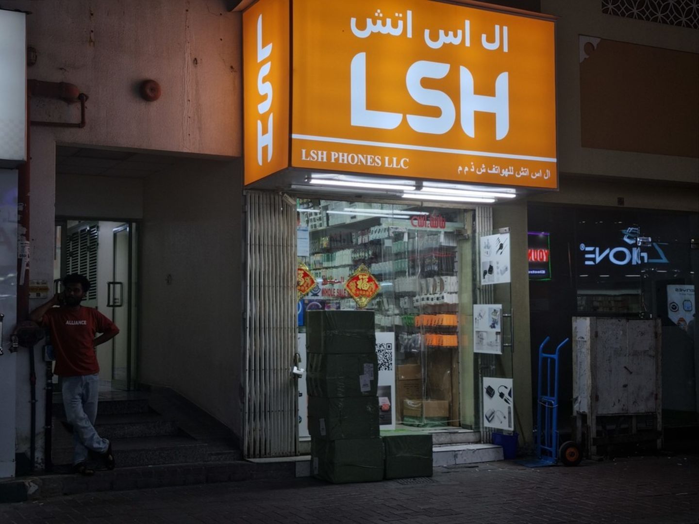 HiDubai-business-lsh-phones-shopping-consumer-electronics-al-murar-dubai-3