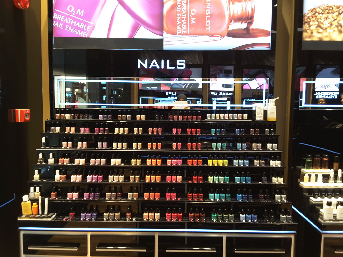 HiDubai-business-inglot-shopping-beauty-cosmetics-stores-mankhool-dubai-2