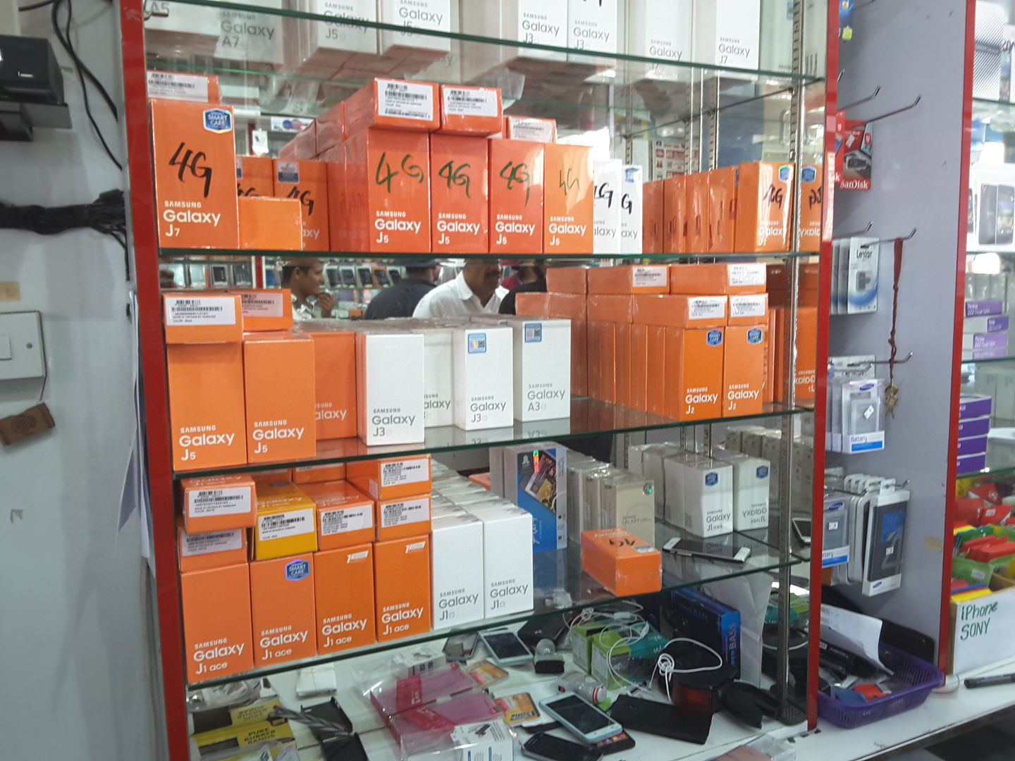 HiDubai-business-yellow-grand-mobile-phones-shopping-consumer-electronics-al-quoz-industrial-4-dubai-2