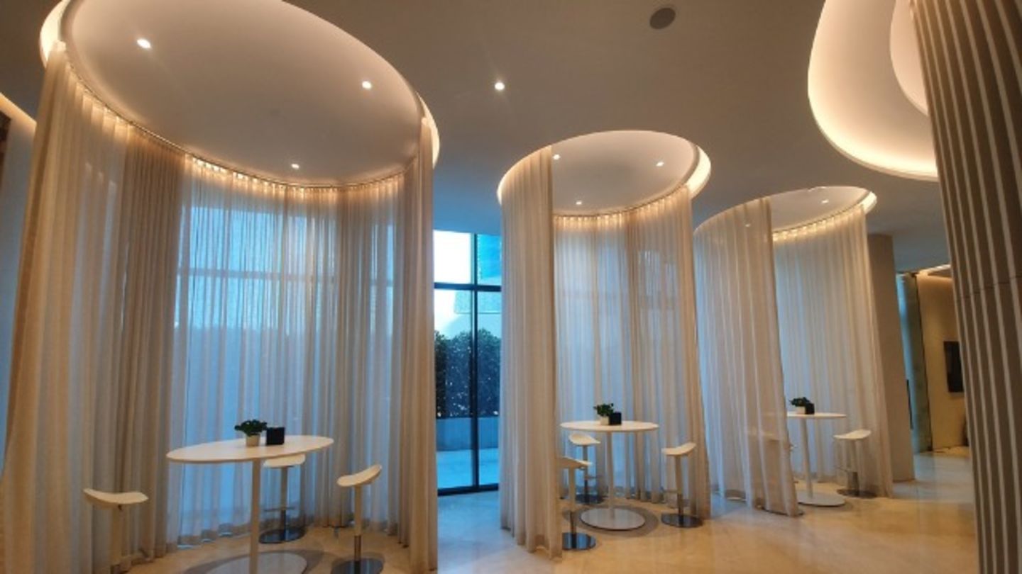 HiDubai-business-makani-curtains-preparing-fixing-co-shopping-furniture-decor-al-rashidiya-dubai