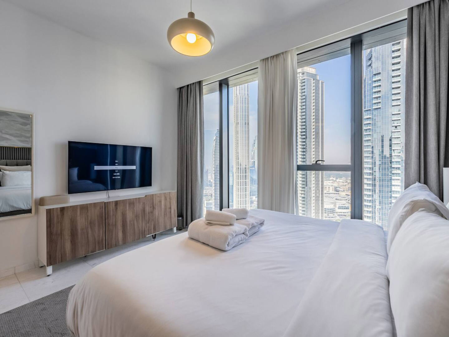 HiDubai-business-monty-holiday-home-housing-real-estate-property-management-business-bay-dubai