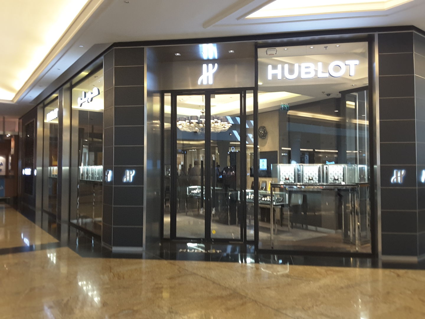 HiDubai-business-hublot-shopping-watches-eyewear-al-barsha-1-dubai-2
