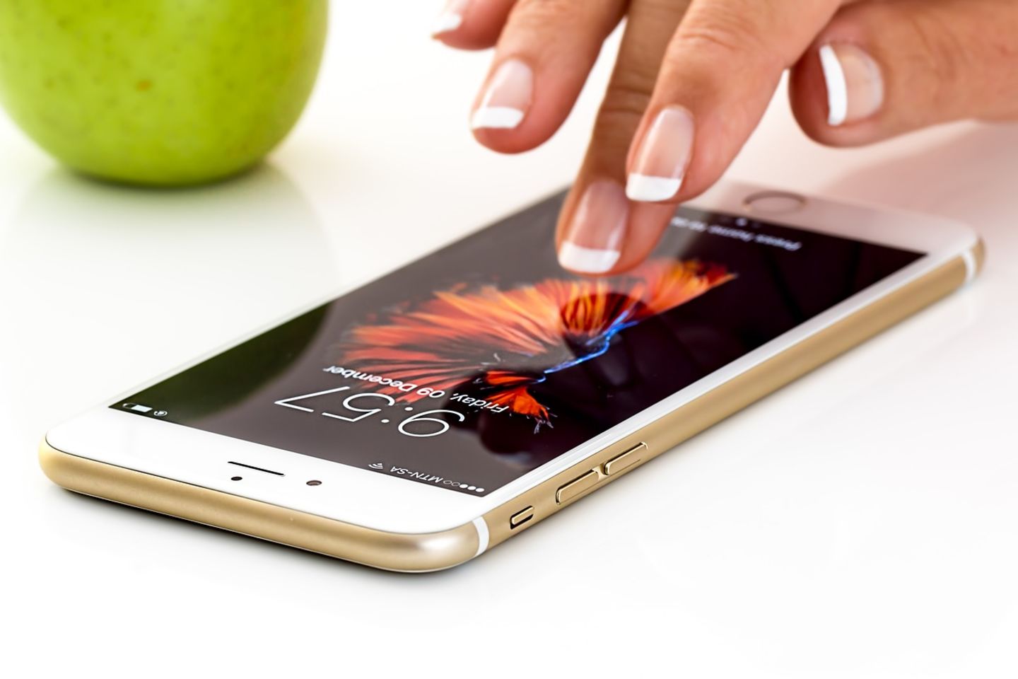 HiDubai-business-noor-al-bada-mobile-phone-repairing-shopping-consumer-electronics-al-bada-dubai-2
