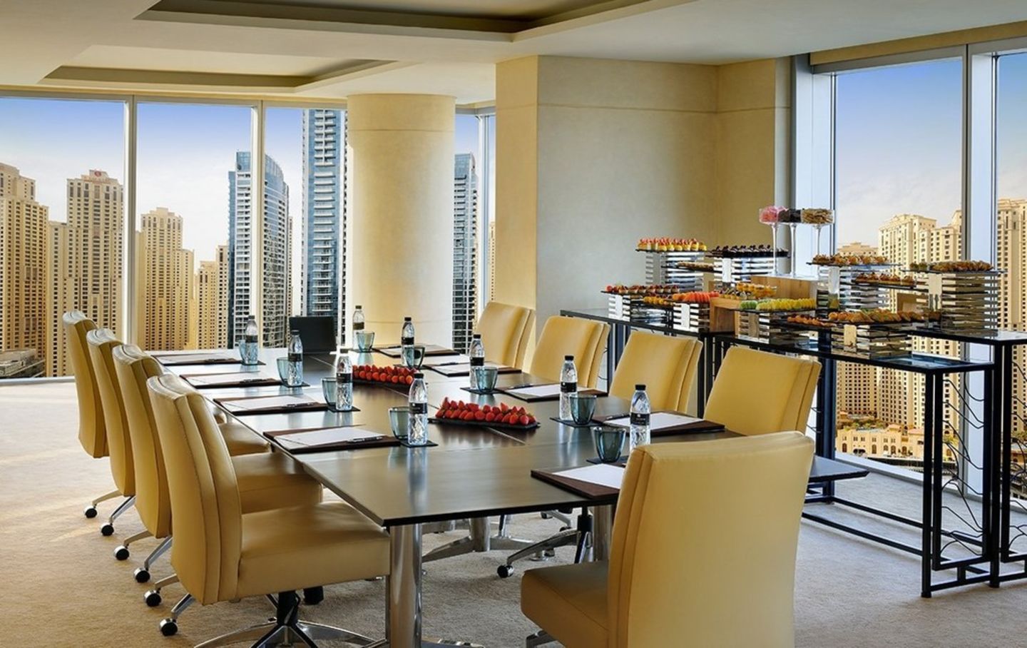 HiDubai-business-caroli-meeting-room-b2b-services-business-incubators-and-co-working-spaces-dubai-marina-marsa-dubai-dubai