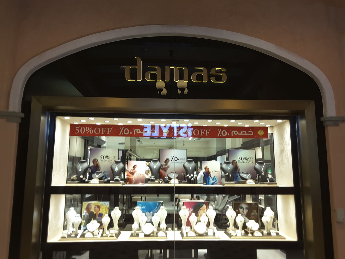 HiDubai-business-damas-shopping-jewellery-precious-stones-jumeirah-1-dubai-5