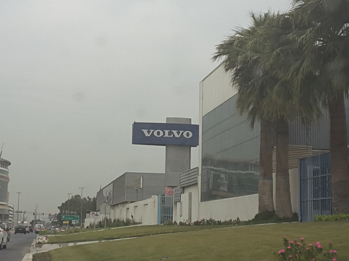 HiDubai-business-volvo-service-center-transport-vehicle-services-car-showrooms-service-centres-umm-ramool-dubai-2