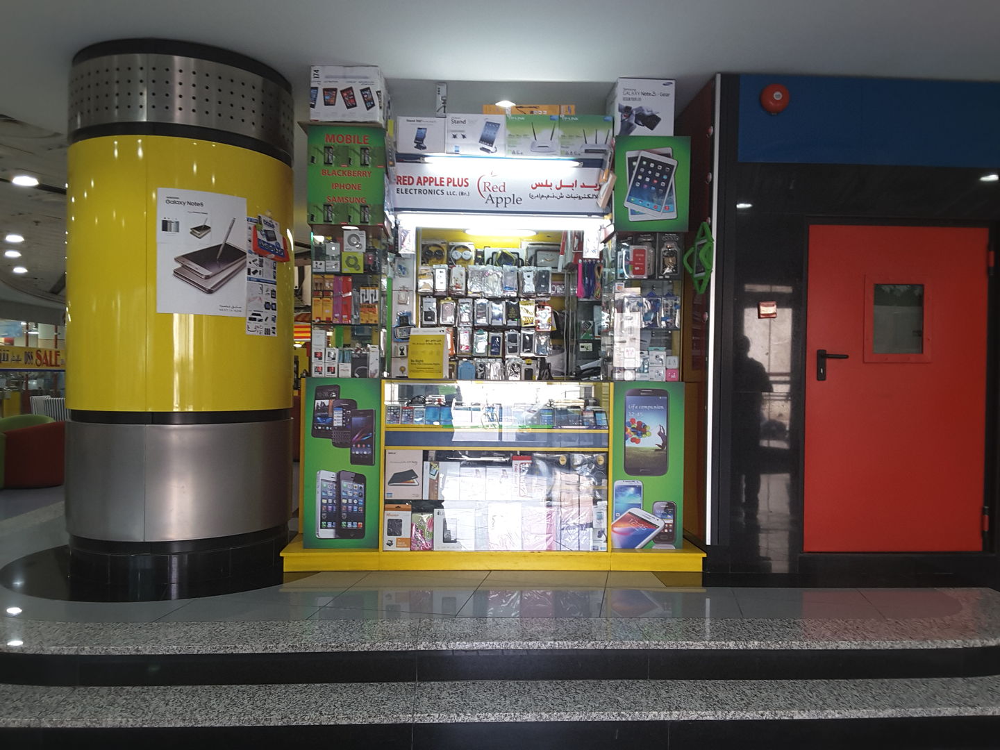 HiDubai-business-red-apple-plus-electronics-kiosk-shopping-consumer-electronics-al-raffa-al-raffa-dubai-2
