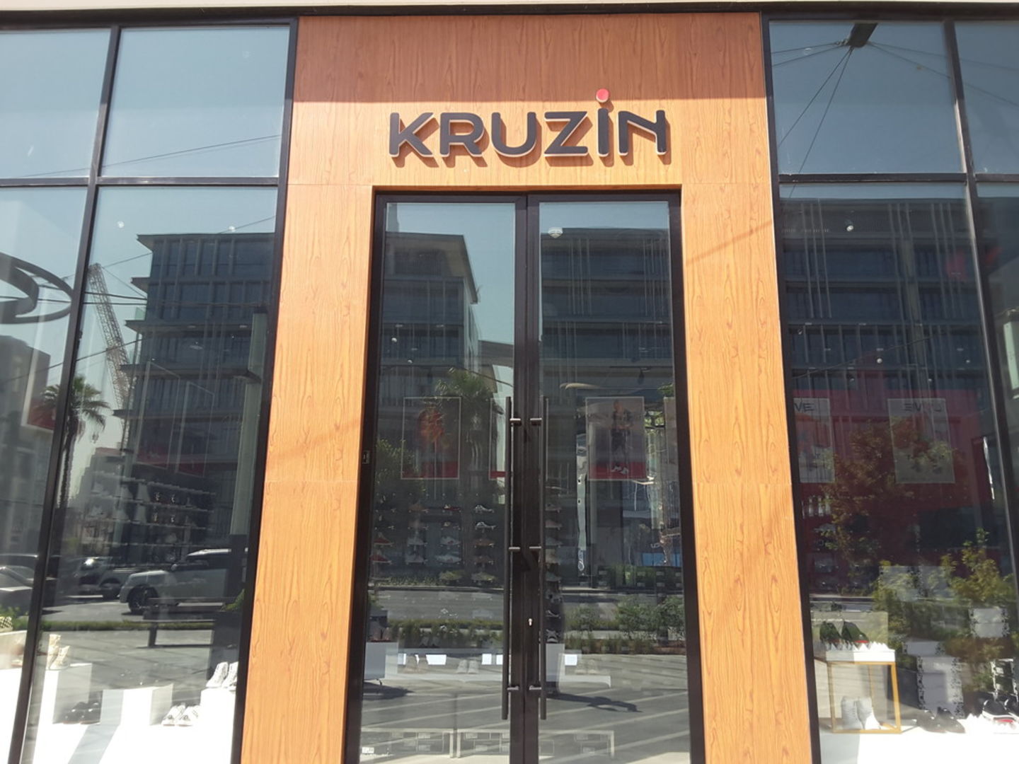 HiDubai-business-kruzin-shopping-footwear-al-wasl-dubai-2