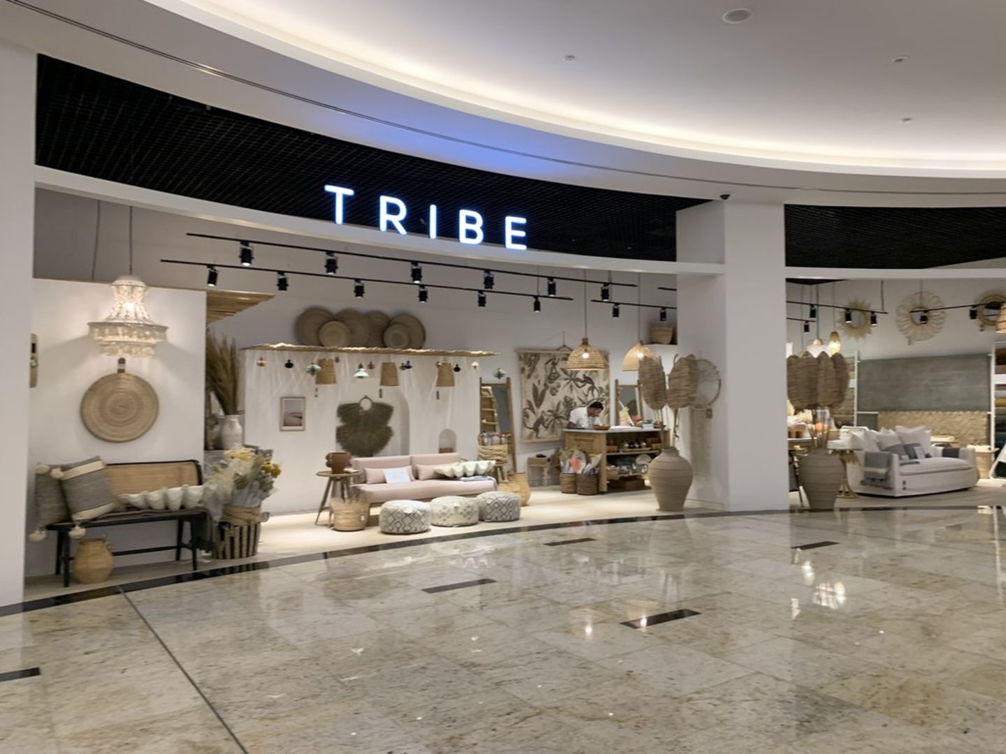 HiDubai-business-tribe-shopping-furniture-decor-the-palm-jumeirah-nakhlat-jumeirah-dubai