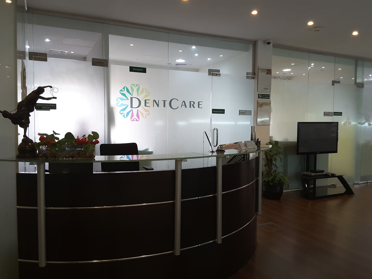 HiDubai-business-dent-care-center-international-beauty-wellness-health-hospitals-clinics-dubai-healthcare-city-umm-hurair-2-dubai-2