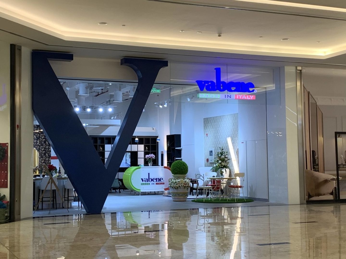 HiDubai-business-vabene-shopping-furniture-decor-the-palm-jumeirah-nakhlat-jumeirah-dubai