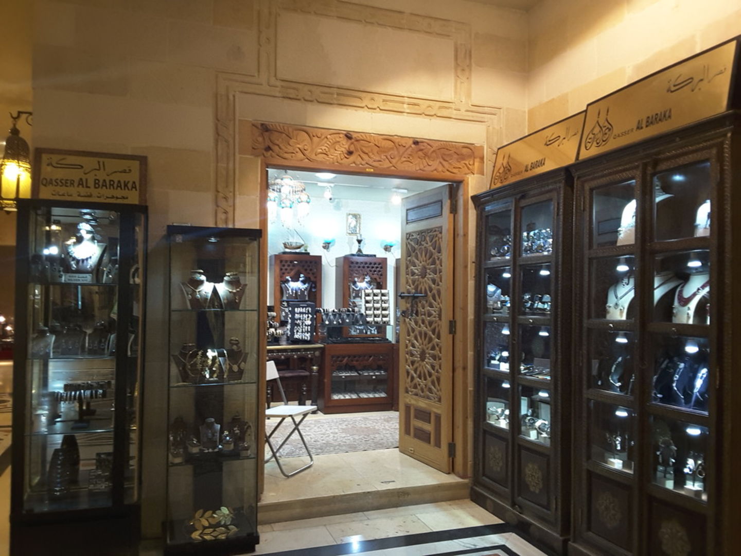 HiDubai-business-kasser-al-baraka-trading-shopping-jewellery-precious-stones-wafi-umm-hurair-2-dubai-2