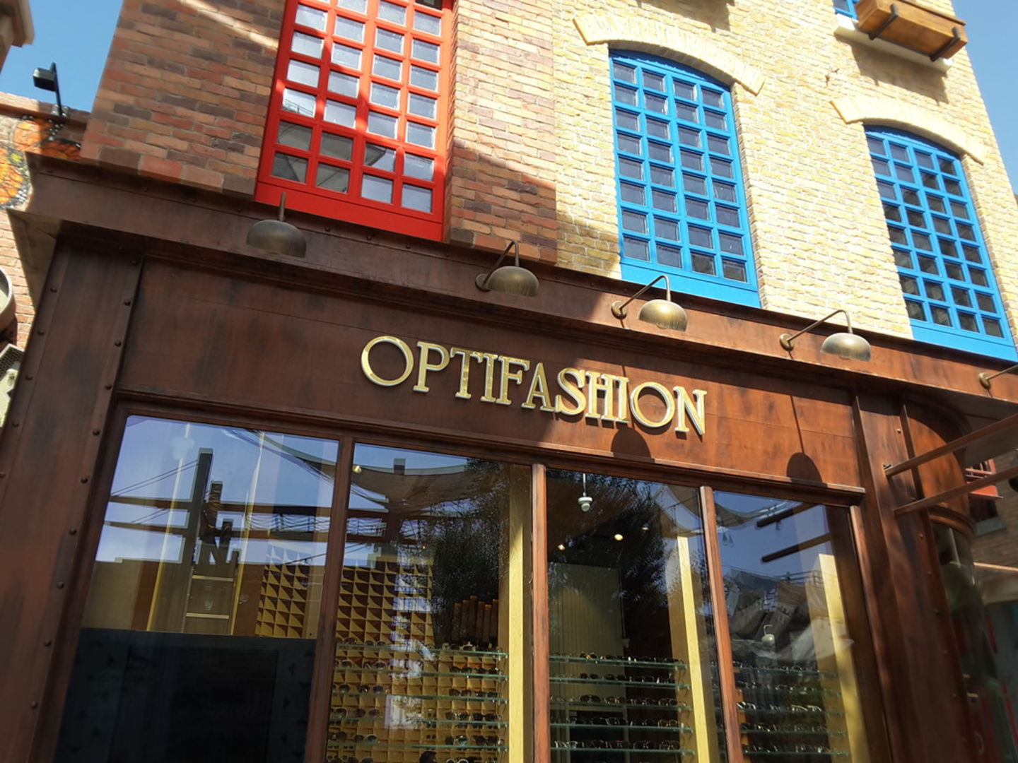 HiDubai-business-optifashion-shopping-watches-eyewear-jumeirah-1-dubai-2