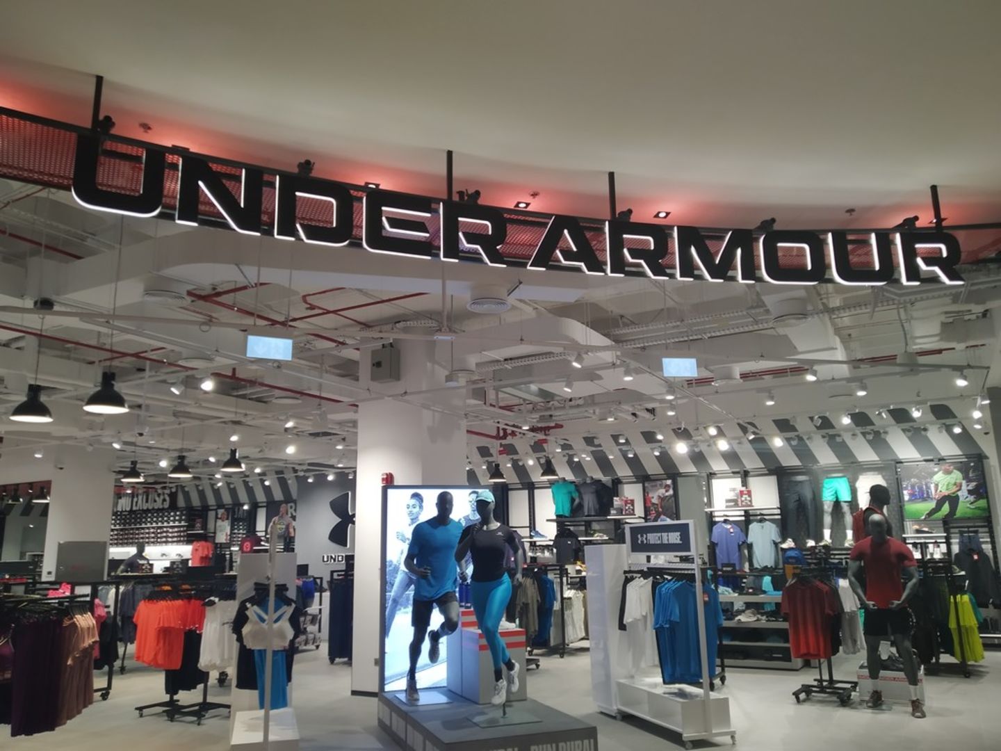 HiDubai-business-under-armour-shopping-apparel-al-muraqqabat-dubai