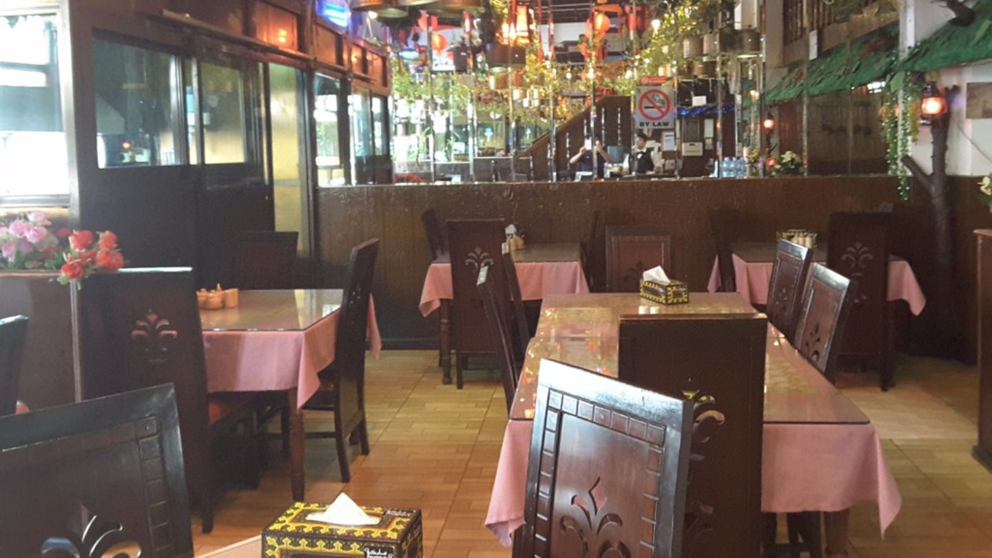 HiDubai-business-little-hut-restaurant-food-beverage-restaurants-bars-al-karama-dubai-2