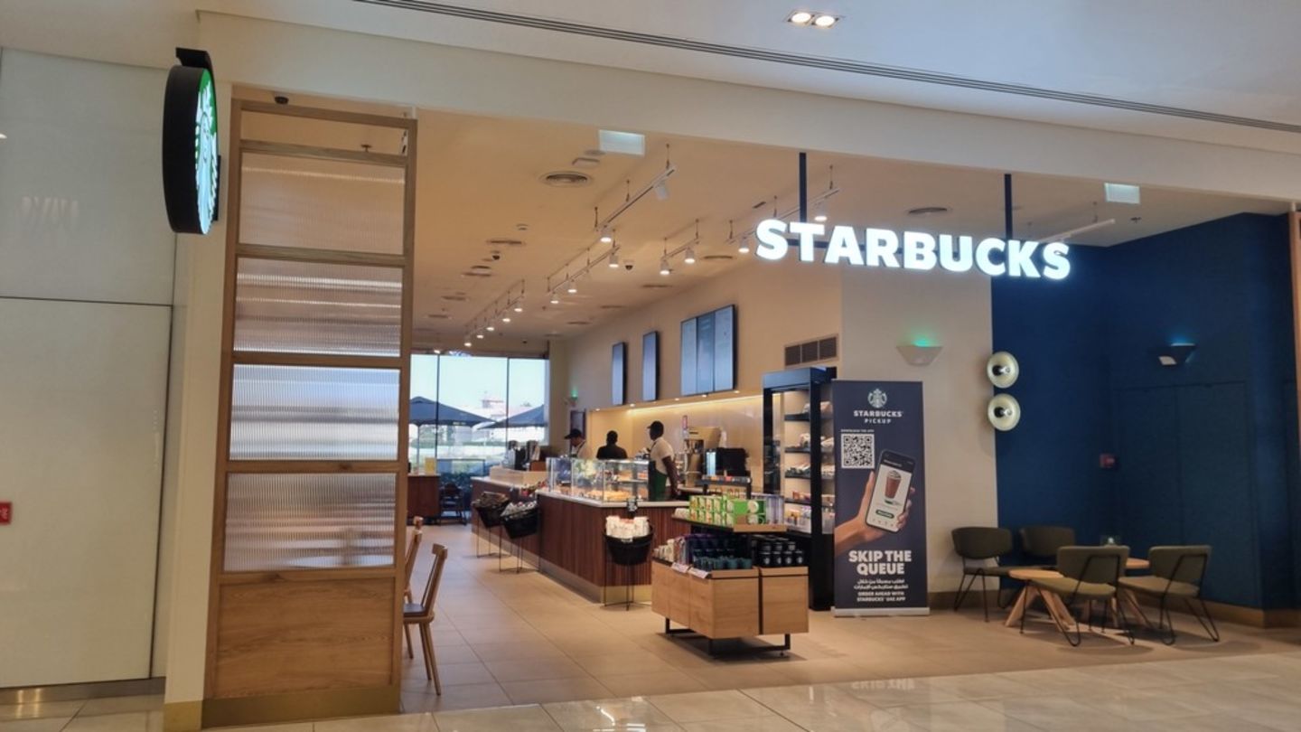 HiDubai-business-starbucks-food-beverage-cafeterias-al-warqaa-3-dubai