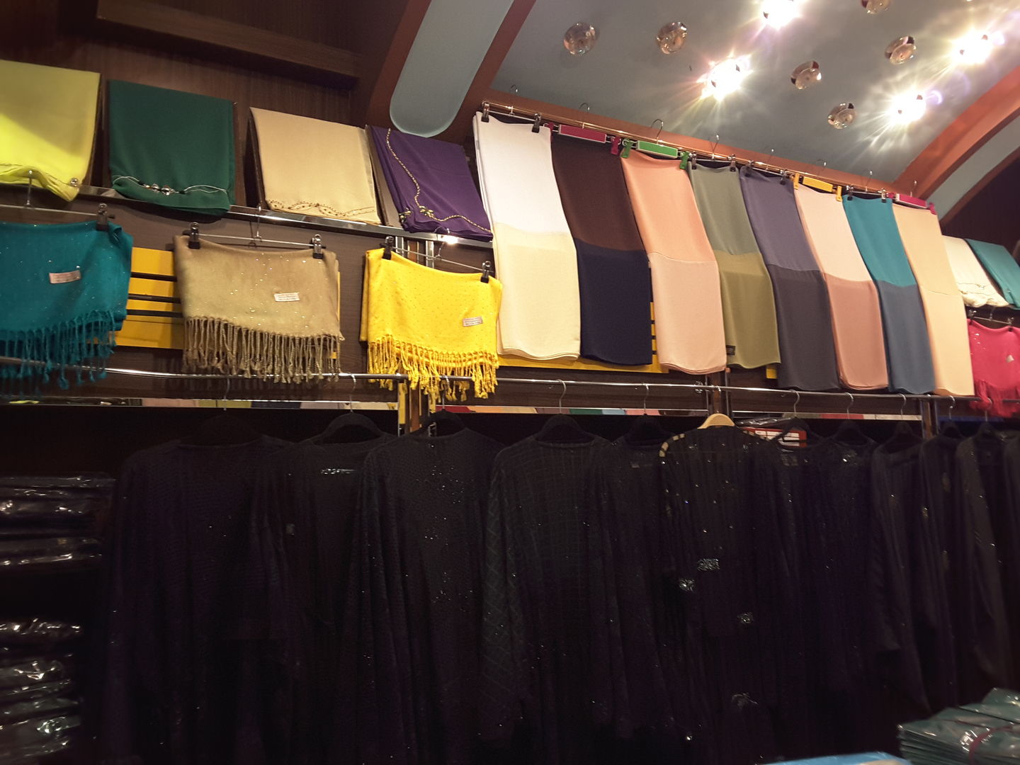 HiDubai-business-fatwa-darwish-mohammed-trading-shopping-apparel-al-daghaya-dubai-2