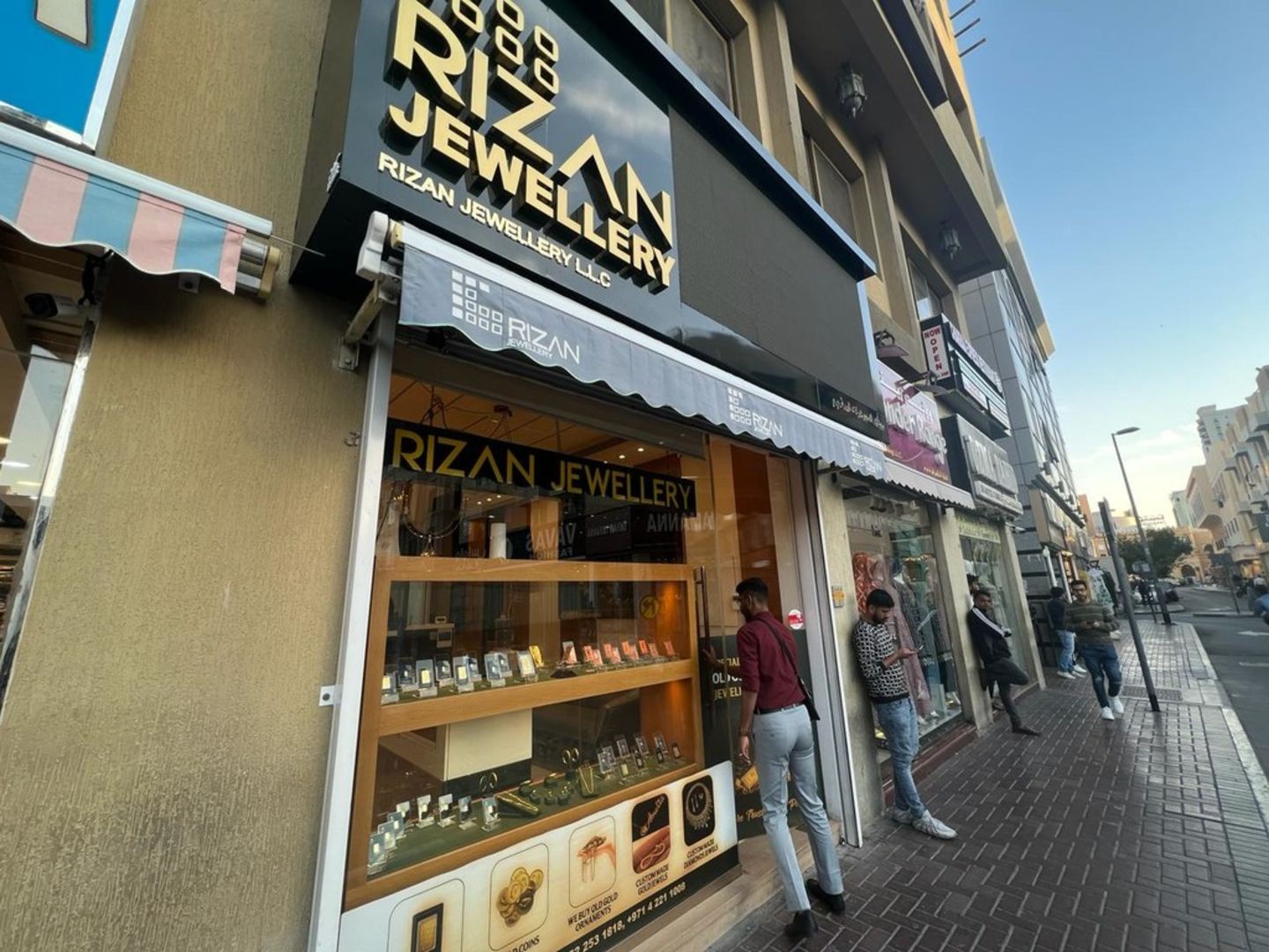 HiDubai-business-rizan-jewellery-shopping-jewellery-precious-stones-al-fahidi-al-souq-al-kabeer-dubai