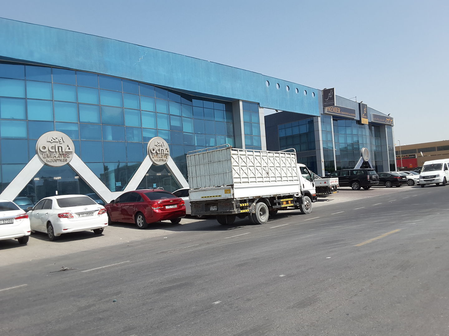 HiDubai-business-premier-limousine-leasing-transport-vehicle-services-car-rental-services-al-quoz-industrial-1-dubai-2