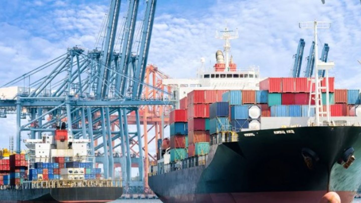 HiDubai-business-legacy-container-line-shipping-logistics-sea-cargo-services-oud-metha-dubai