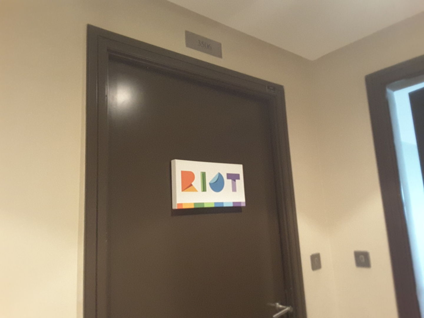 HiDubai-business-riot-photobooks-shopping-office-supplies-stationery-jumeirah-lake-towers-al-thanyah-5-dubai