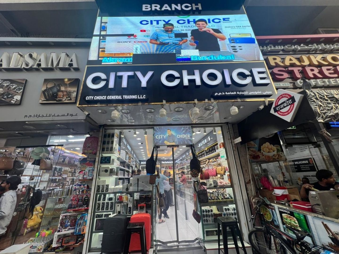 HiDubai-business-city-choice-general-trading-shopping-consumer-electronics-meena-bazar-al-souq-al-kabeer-dubai-3