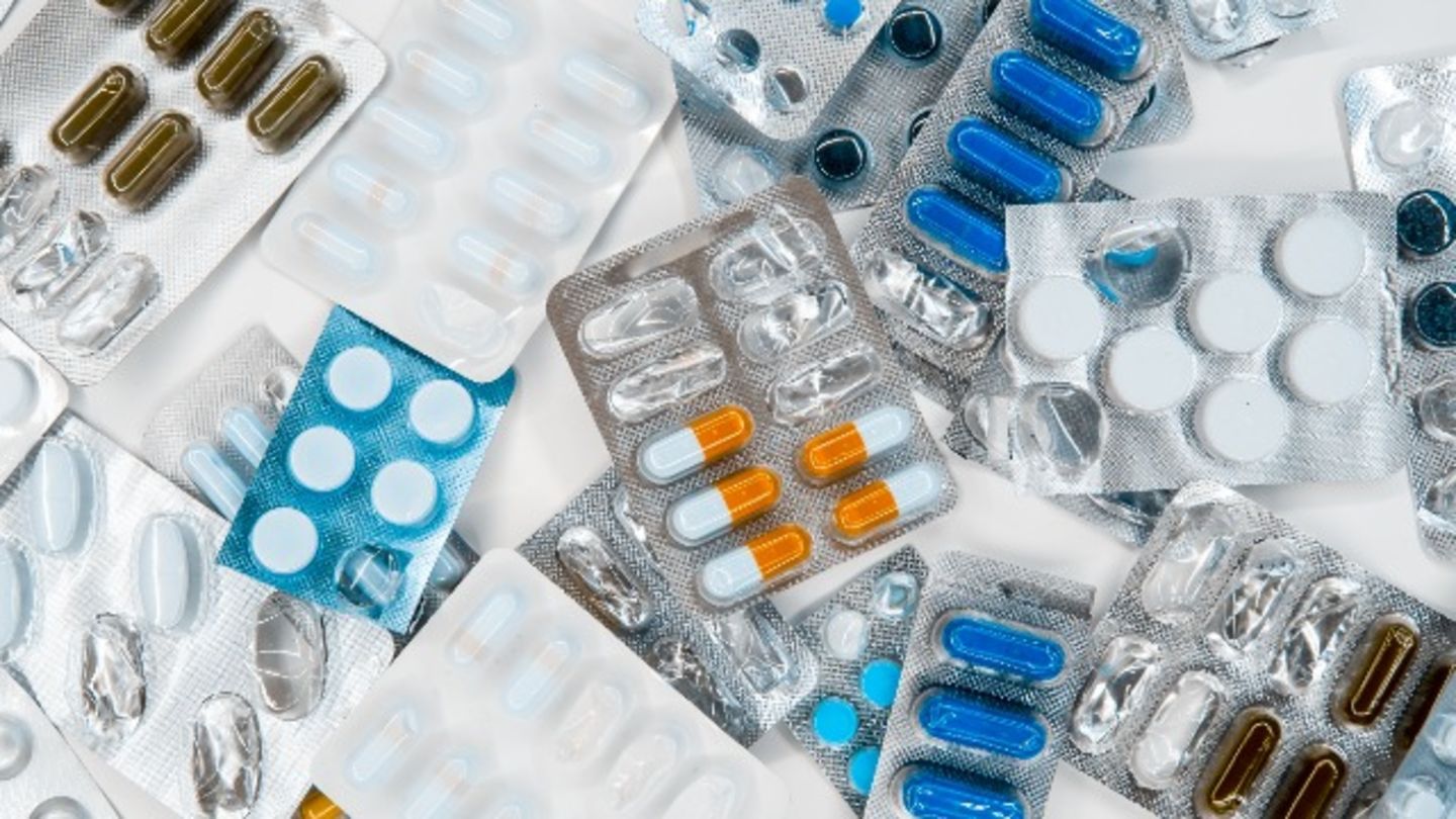 HiDubai-business-al-rawda-pharmacy-beauty-wellness-health-pharmacy-al-khabaisi-dubai-3