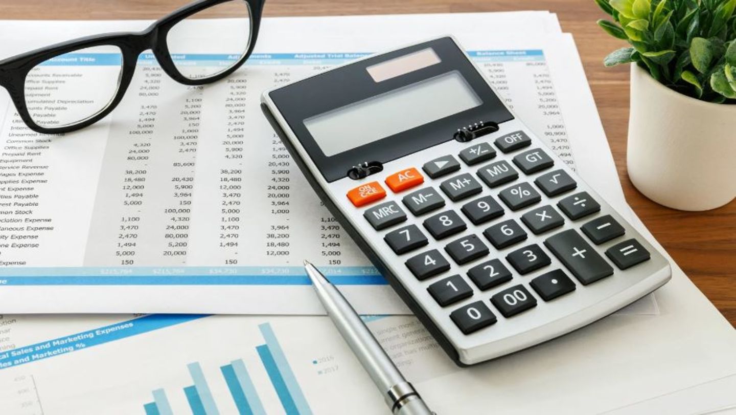 HiDubai-business-green-line-loans-rescheduling-services-finance-legal-financial-services-al-khabaisi-dubai