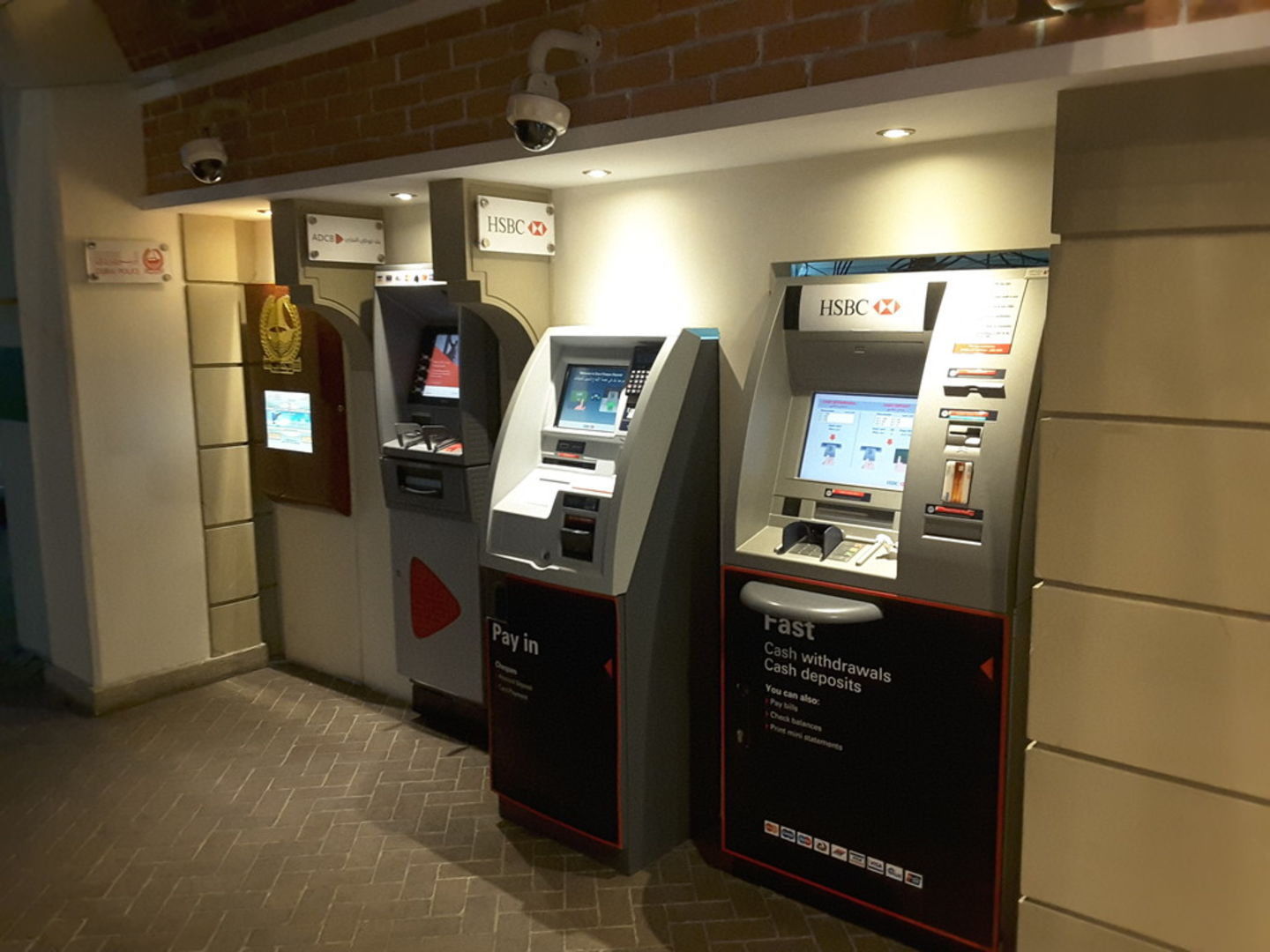 HiDubai-business-hsbc-cdm-finance-legal-banks-atms-jumeirah-1-dubai-2