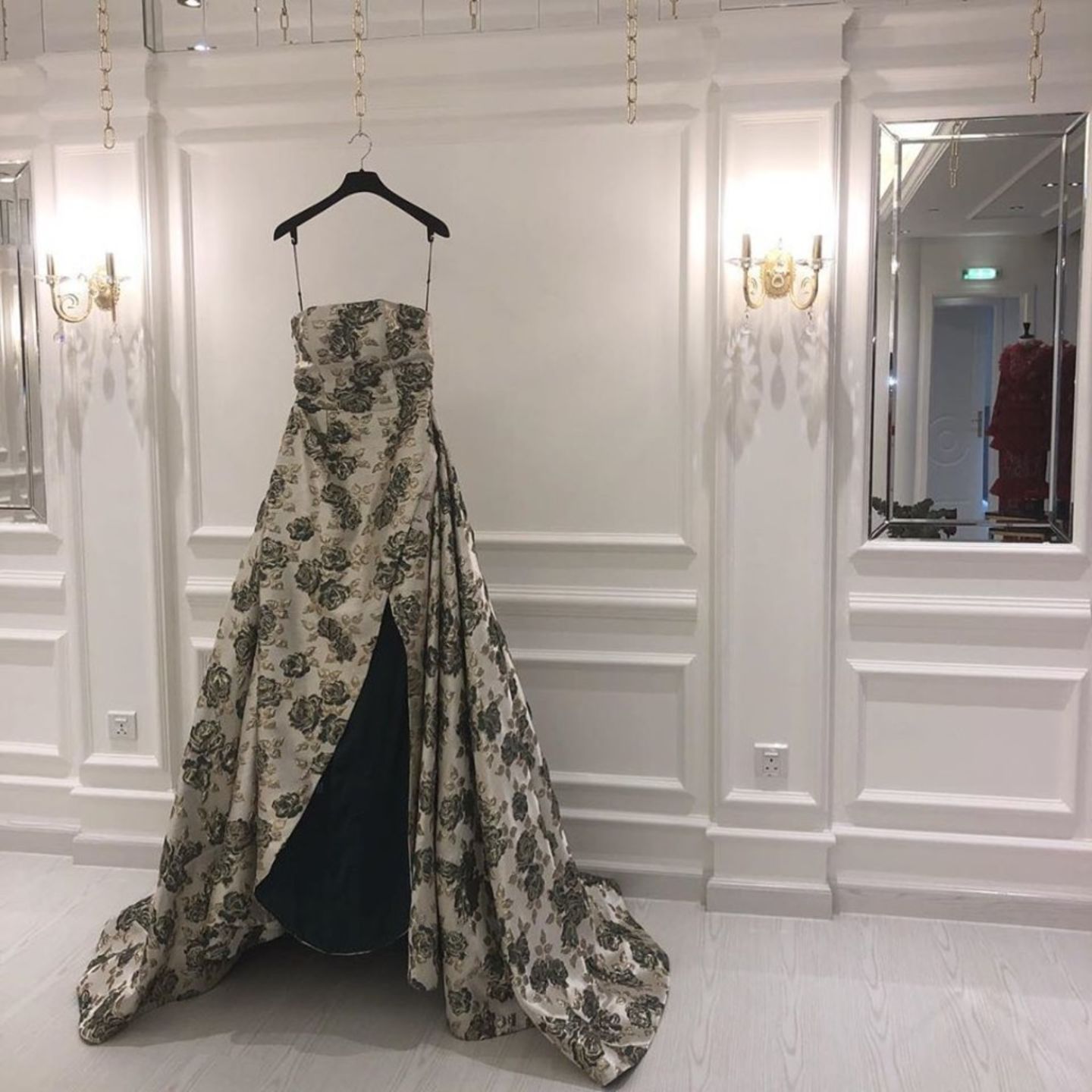 HiDubai-business-nour-chouihna-shopping-apparel-dubai-design-district-dubai