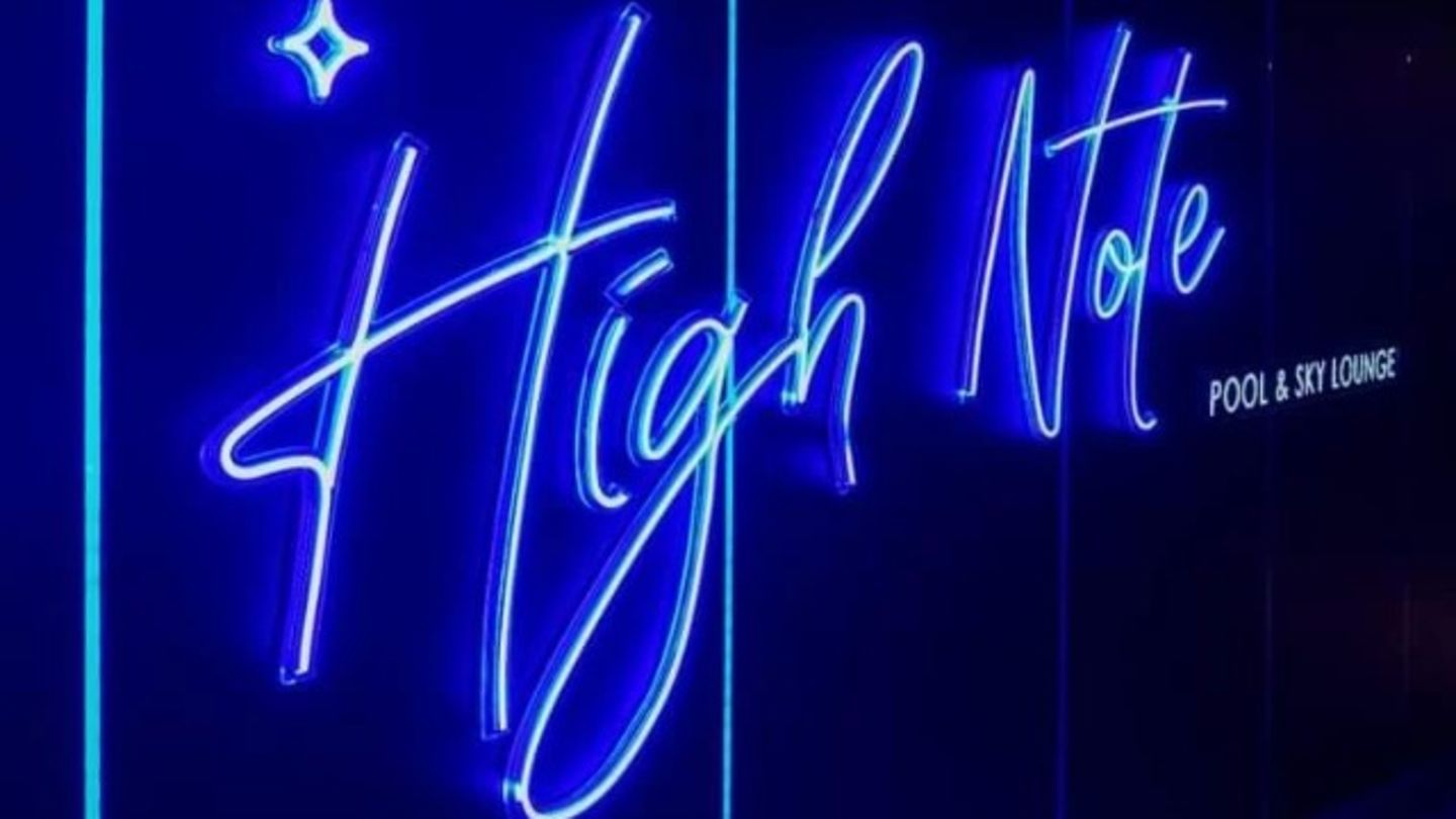 HiDubai-business-high-note-pool-sky-lounge-food-beverage-restaurants-bars-al-raffa-dubai