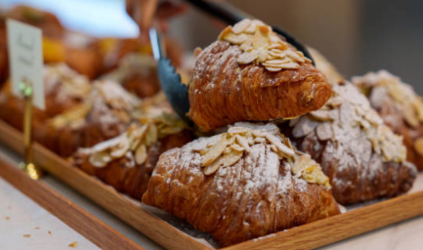 HiDubai-business-alya-alali-bakery-food-beverage-bakeries-desserts-sweets-ayal-nasir-dubai