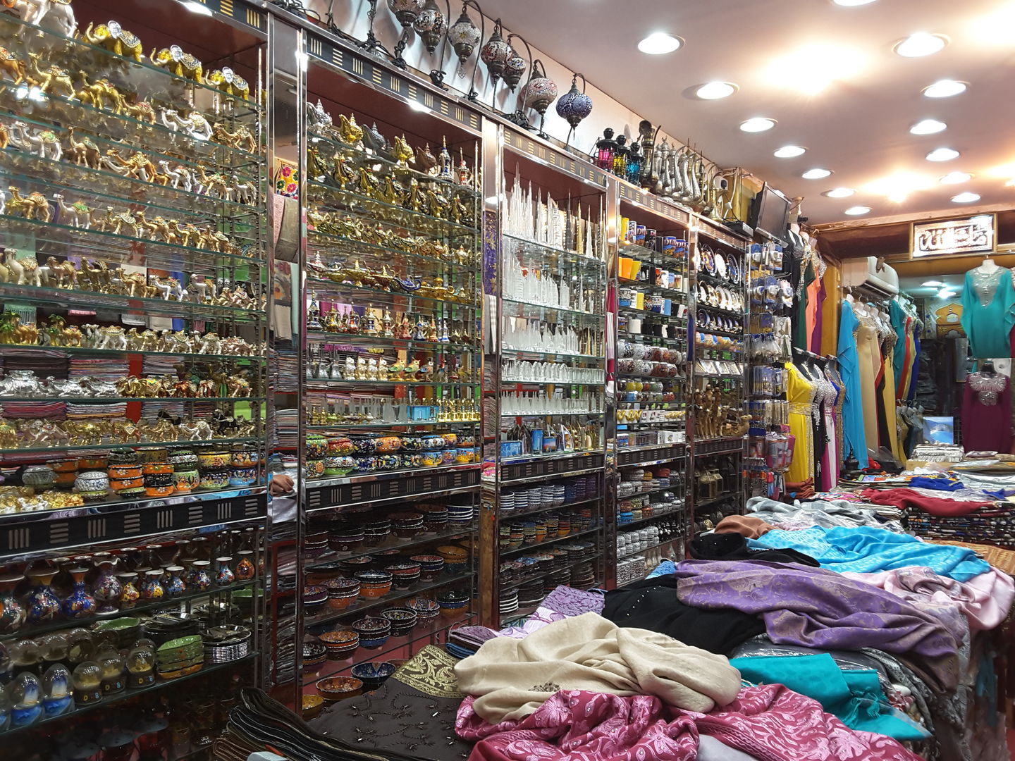 HiDubai-business-muhammad-hashim-khan-trading-shopping-fashion-accessories-meena-bazar-al-souq-al-kabeer-dubai-2