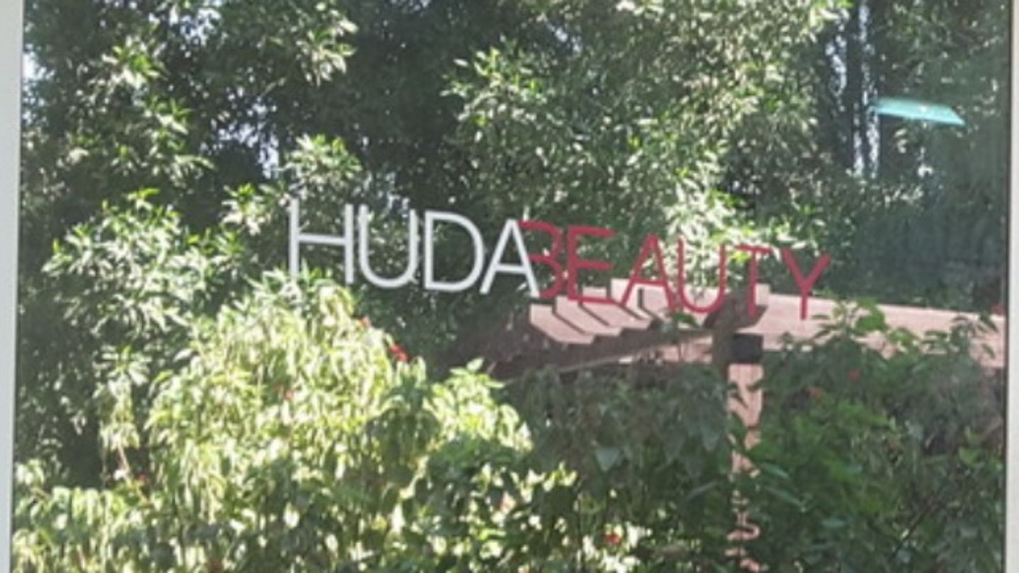 HiDubai-business-huda-beauty-beauty-wellness-health-beauty-cosmetics-products-manufacturers-international-media-production-zone-meaisem-2-dubai