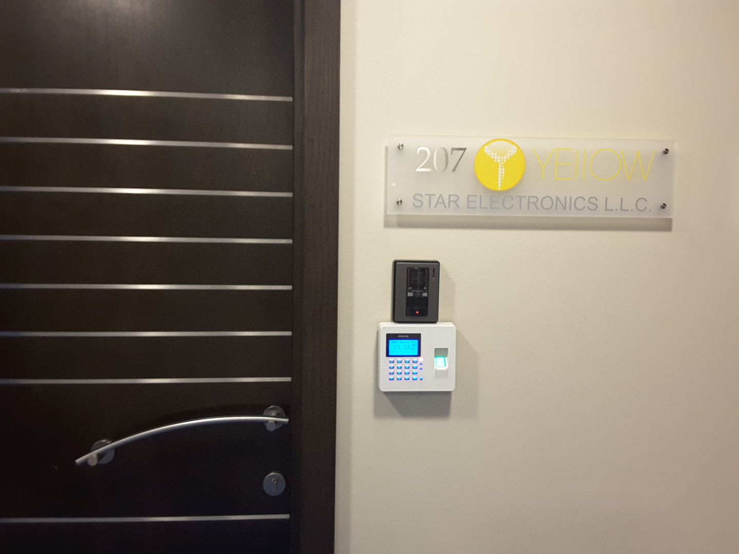 HiDubai-business-yellow-star-electronics-b2b-services-distributors-wholesalers-business-bay-dubai-2