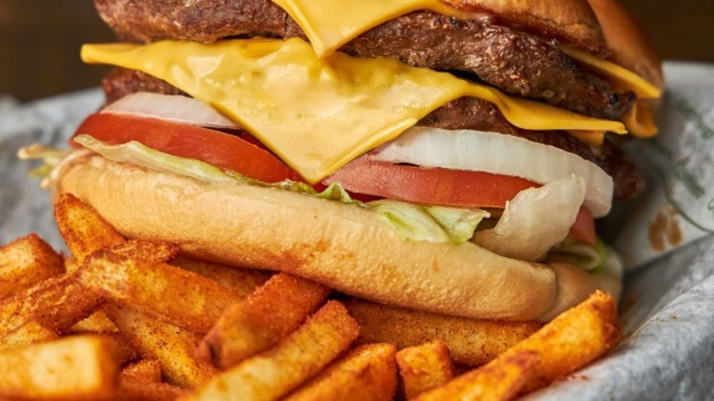 HiDubai-business-hardees-food-beverage-restaurants-bars-ibn-batuta-jebel-ali-1-dubai