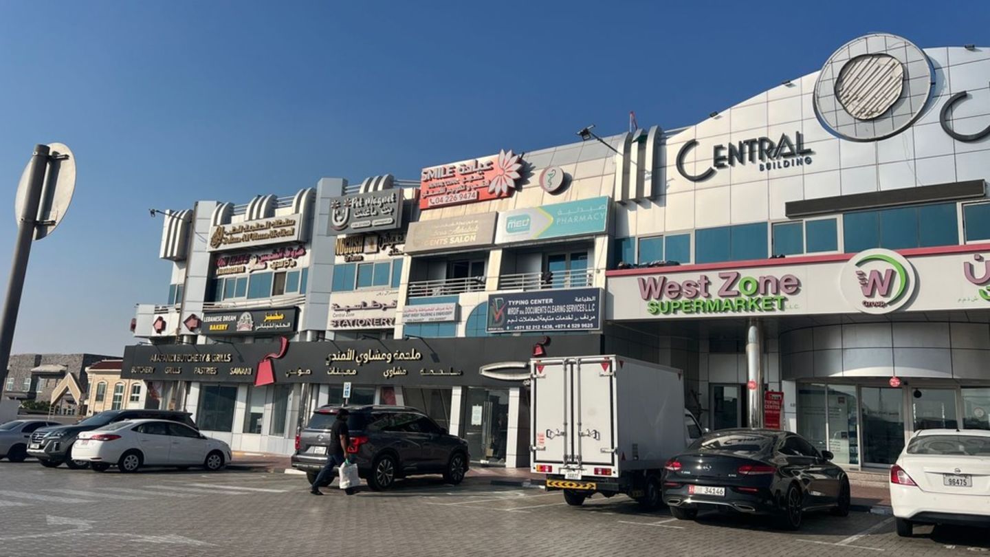 HiDubai-business-mirdif-deal-documents-clearing-services-b2b-services-printing-typing-services-mirdif-dubai