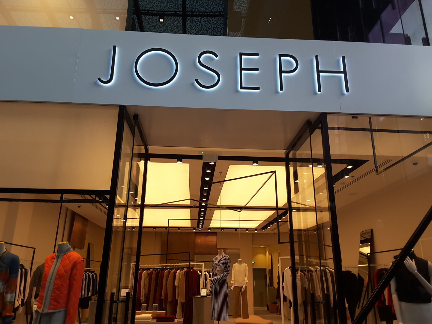 HiDubai-business-joseph-shopping-apparel-jumeirah-1-dubai-2
