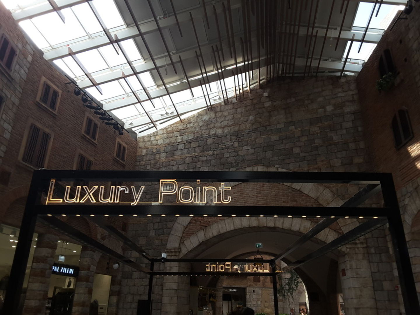 HiDubai-business-luxury-point-shopping-watches-eyewear-saih-shuaib-1-dubai-2