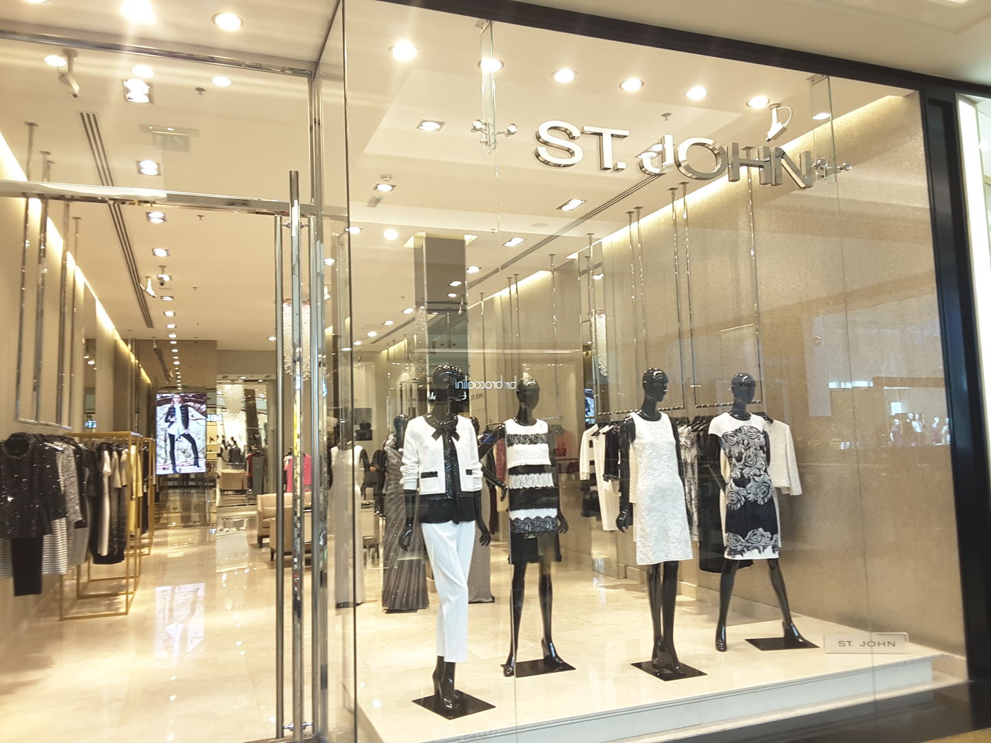 HiDubai-business-st-john-shopping-apparel-al-barsha-1-dubai-2