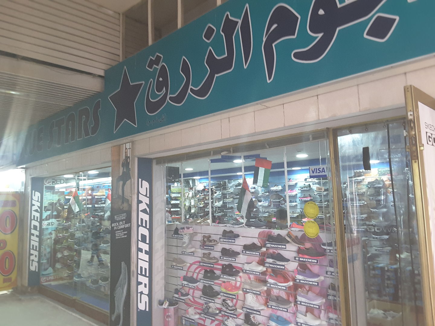 HiDubai-business-blue-stars-shopping-footwear-al-karama-dubai-2